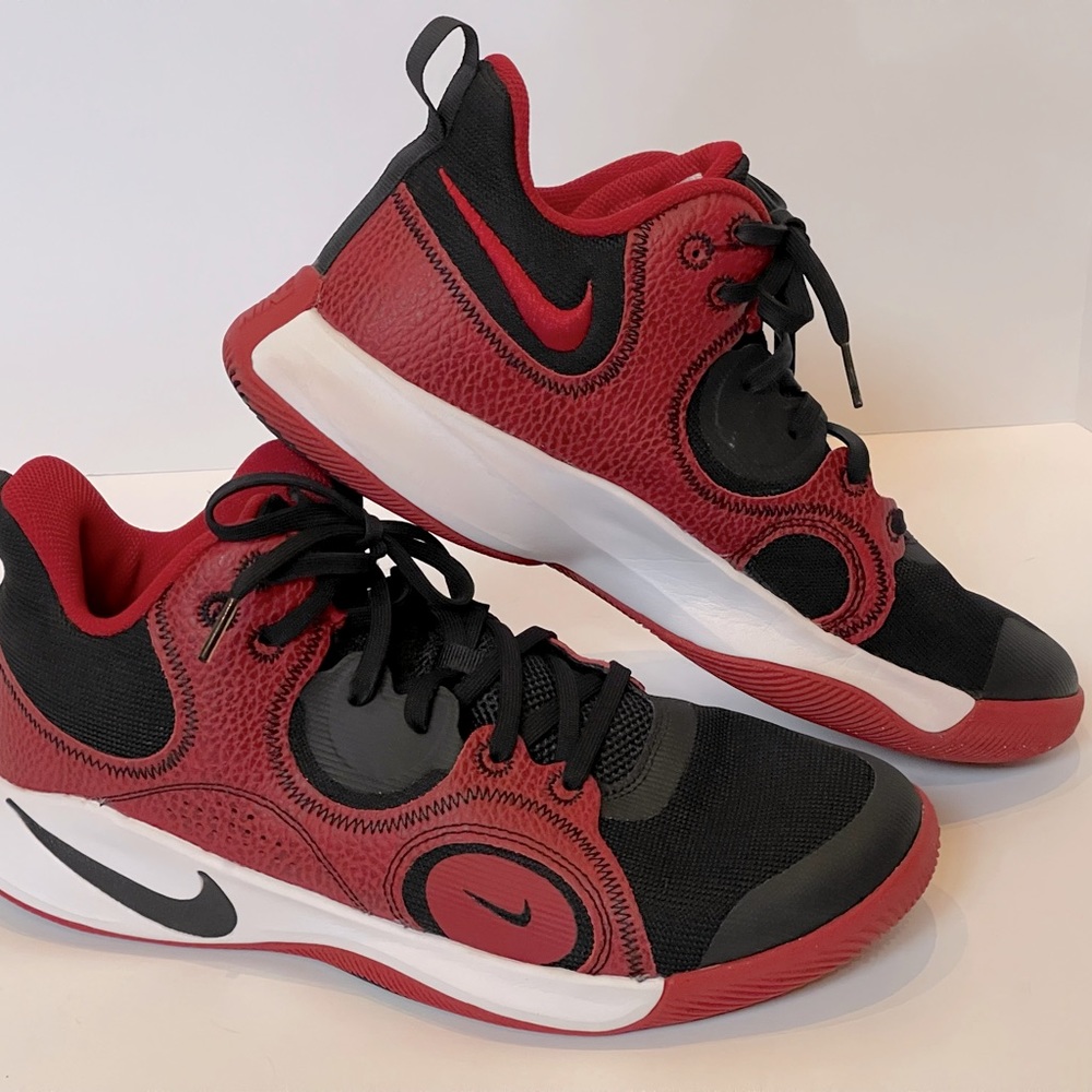 Men's Nike Fly by Mid 2 Basketball Sneakers